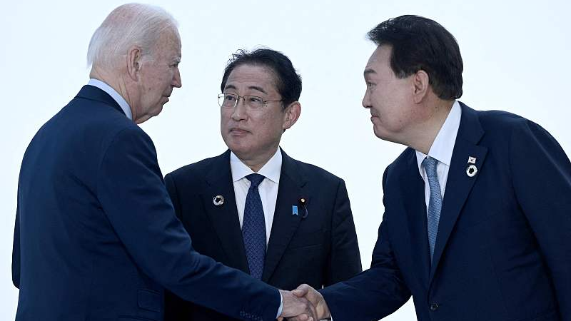 The U.S. President Joe Biden (L), Japan's Prime Minister Fumio Kishida (M), and South Korea's President Yoon Suk-yeol (R) greet each other ahead of a trilateral meeting during the G7 Leaders' Summit in Hiroshima, May 21, 2023. /CFP
