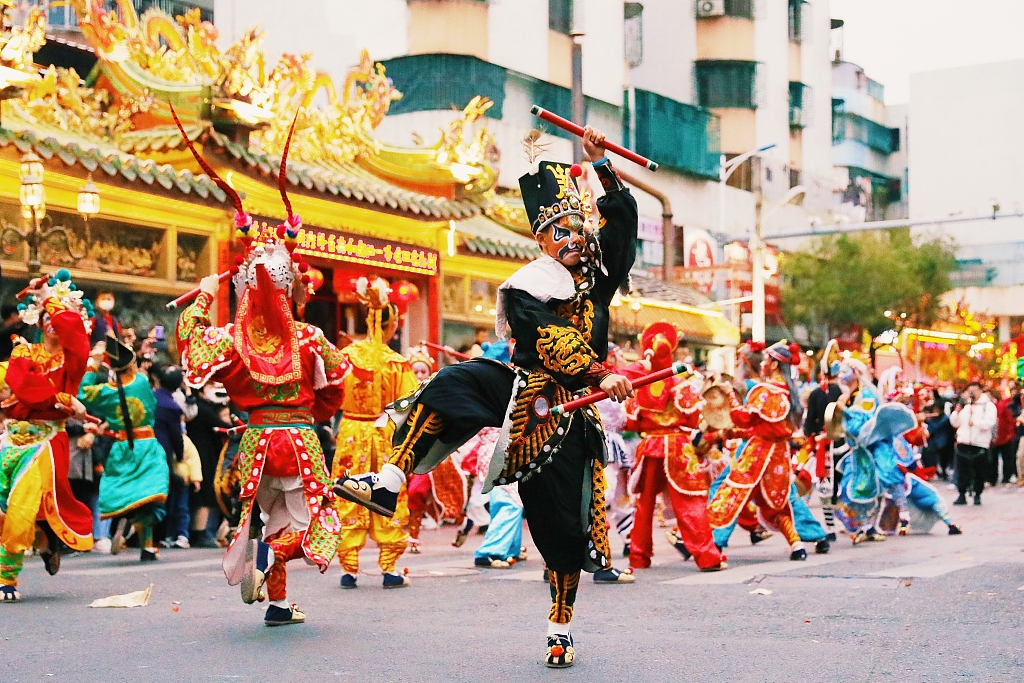 People perform the Yingge dance on the streets of Shantou, Guangdong Province, on February 25, 2023. /CFP