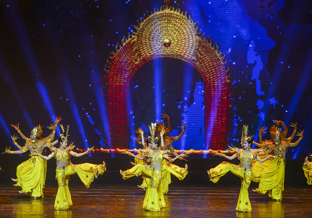 A file photo shows Chinese dancers performing the Thousand-hand Kwan-yin in Urumqi, Xinjiang. /CFP
