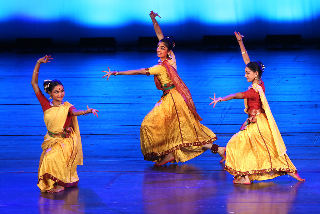 This file photo shows Indian dancers performing at the Shanghai Oriental Art Center. /CFP
