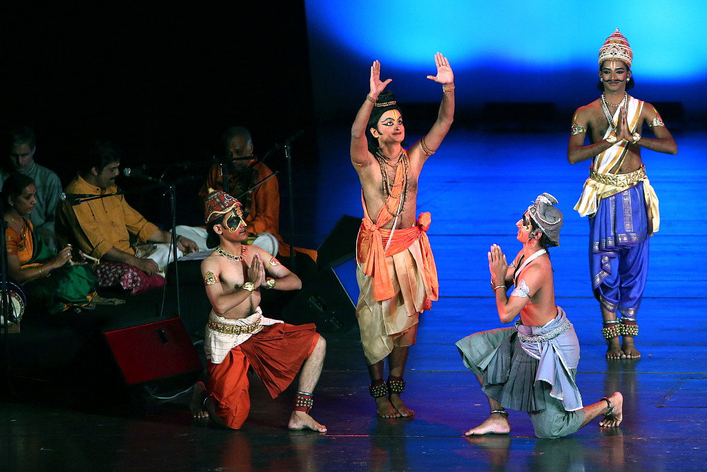 This file photo shows Indian dancers performing at the Shanghai Oriental Art Center. /CFP
