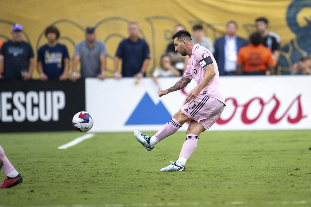 Lionel Messi of Inter Miami shoots to score a goal in the Leagues Cup semifinals against the Philadelphia Union in Chester, Pennsylvania, August 15, 2023. /CFP