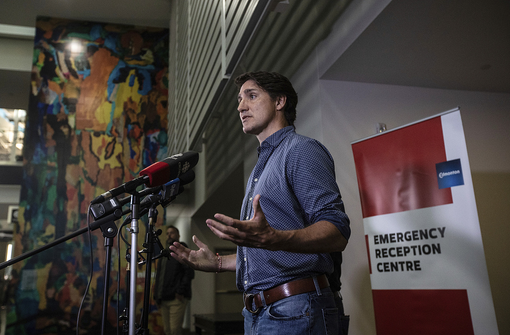 Prime Minister Justin Trudeau speaks about the wildfires in British Columbia and the Northwest Territories after visiting evacuees in Edmonton, Canada, August 18, 2023. /CFP