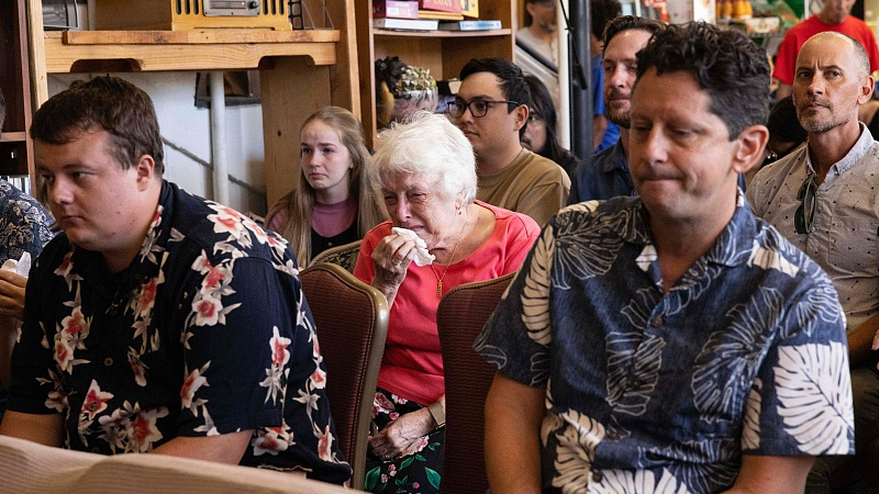 People pray and cry during a Sunday church service held by Pastor Brown of Lahaina's Grace Baptist Church, at Maui Coffee Attic in Wailuku, central Maui, Hawaii, U.S., August 13, 2023. /CFP