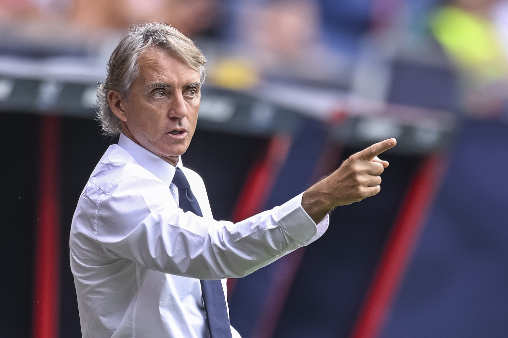 Roberto Mancini, manager of Italy, looks on during the 2022-23 UEFA Nations League third-place game against the Netherlands at De Grolsh Veste Stadium in Enschede, Netherlands, June 18, 2023. /CFP