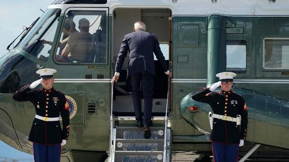 U.S. President Joe Biden boards Marine One at Hagerstown Regional Airport in Hagerstown as he travels to Camp David in Maryland, the U.S., August 17, 2023. /CFP