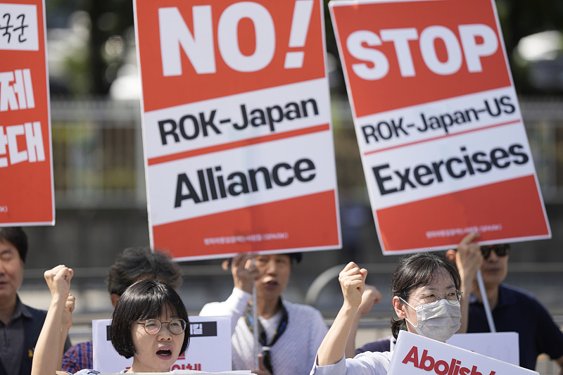 Protesters shout slogans during a rally ahead of a trilateral summit at Camp David between the U.S. President Joe Biden, South Korean President Yoon Suk-yeol and Japanese Prime Minister Fumio Kishida, Seoul, South Korea, August 17, 2023. /CFP