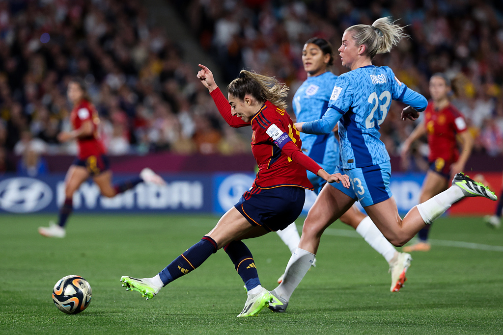 Olga Carmona of Spain (L) scores the only goal of the FIFA Women's World Cup final against England in Sydney, Australia, August 20, 2023. /CFP