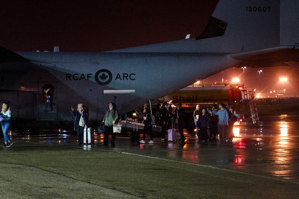 Some of the last people to evacuate Yellowknife step off a Canadian military C-130 Hercules aircraft, August 19, 2023, at Edmonton International Airport, Canada. /CFP