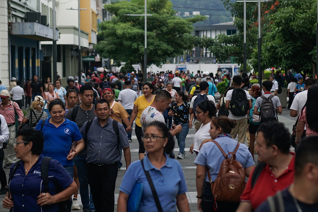 People walk in a street in San Salvador, El Salvador, August 15, 2023. /CFP