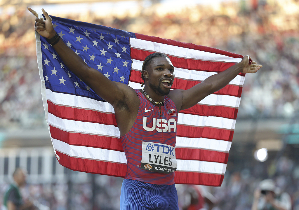 Noah Lyles of the U.S. celebrates after winning the men's 100-meter final in the World Athletics Championships in Budapest, Hungary, August 20, 2023. /CFP