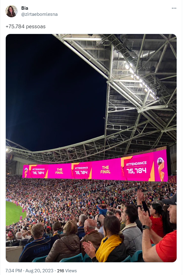 A screenshot of a spectator's tweet on August 20 recording the attendance displayed on the big screen in the final is 75,784. /@zirtaebomlesna