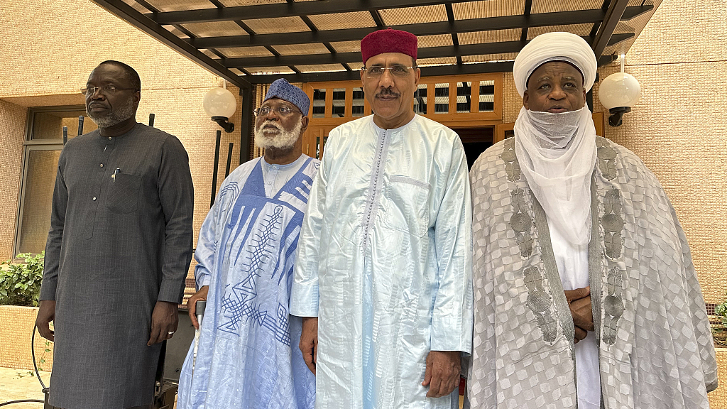 From left; President of the ECOWAS Commission Mousa Tourey, ECOWAS Special Envoy to Republic of Niger General Abdulsalami Abubakar, Niger's ousted President Mohamed Bazoum and Sultan of Sokoto Alhaji Muhammad Saad Abubakar III, pose in Niamey, Niger, August 19, 2023. /CFP