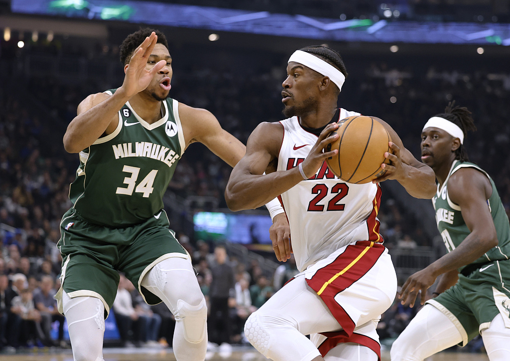 Giannis Antetokounmpo (#34) of the Milwaukee Bucks guards Jimmy Butler (#22) of the Miami Heat in Game 4 of the NBA Eastern Conference first-round playoffs at the Caseya Center in Miami, Florida, April 24, 2023. /CFP