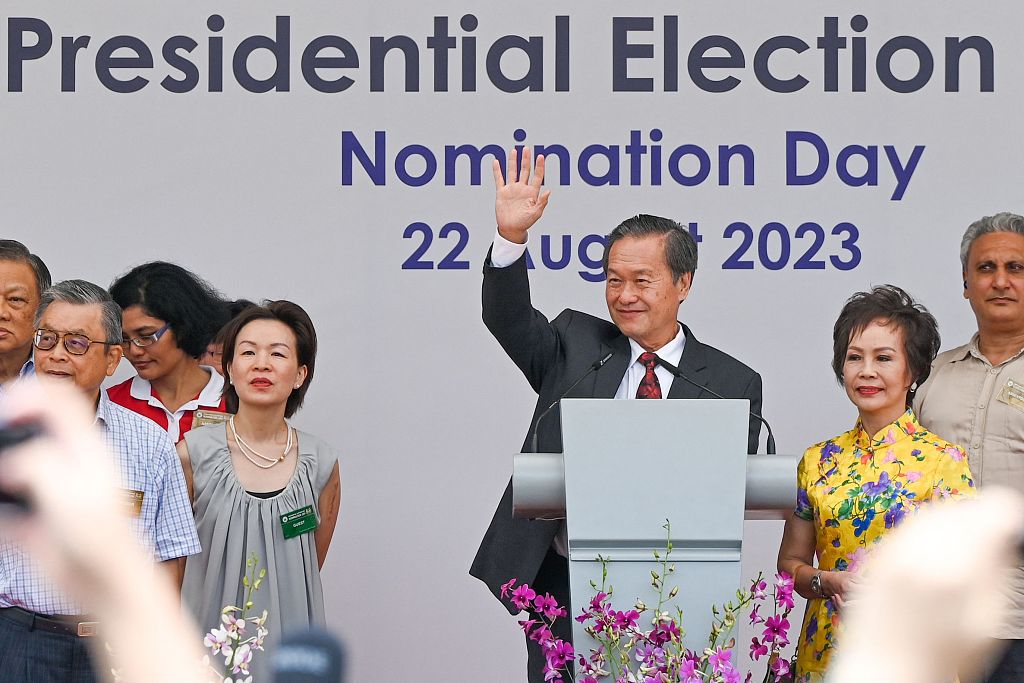 Presidential candidate Tan Kin Lian waves after a speech at the nomination center for the presidential election in Singapore on August 22, 2023. /CFP