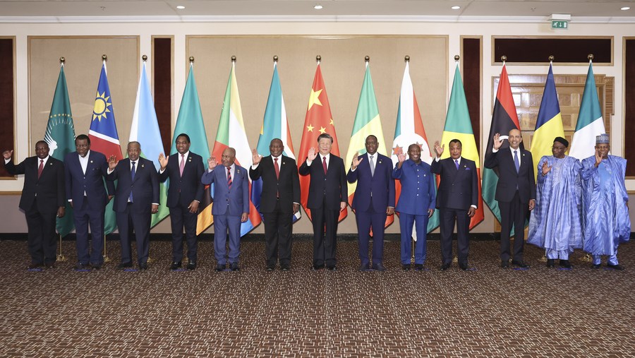 Chinese President Xi Jinping poses for a group photo with participants attending the China-Africa Leaders' Dialogue in Johannesburg, South Africa, August 24, 2023. /Xinhua