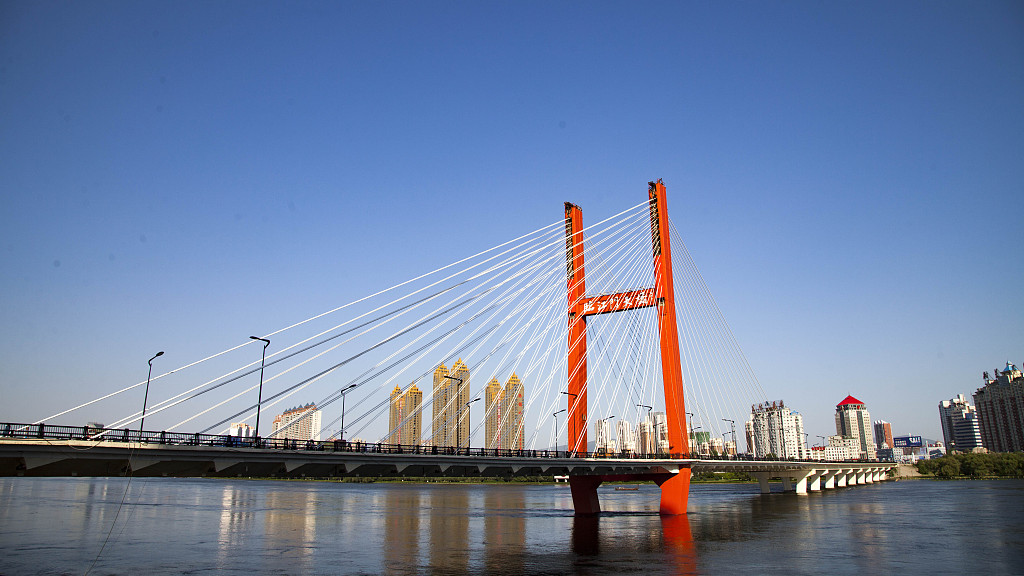 Live: Glorious view of Linjiangmen Bridge in Jilin City, NE China