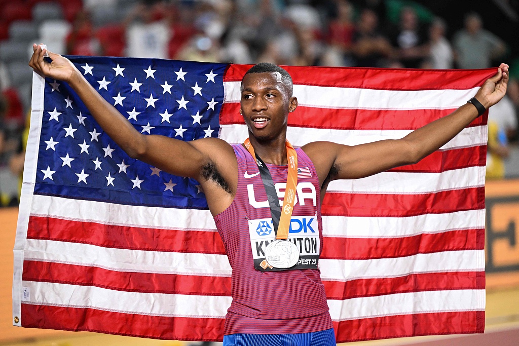 Erriyon Knighton of the U.S. celebrates after winning the men's 200-meter silver medal at the World Athletics Championships at the National Athletics Centre in Budapest, Hungary, August 25, 2023. /CFP