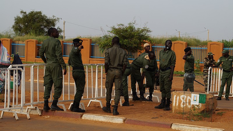 Nigerien forces take security measures around the region in front of the French military air base in Niamey, Niger, August 25, 2023. /CFP