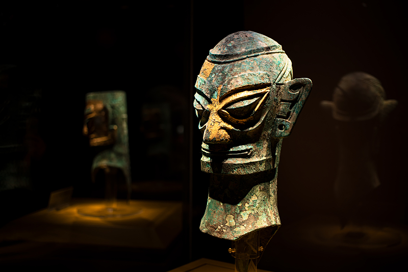 A bronze mask is displayed at the Sanxingdui Museum in Guanghan City, southwest China's Sichuan Province. /CFP