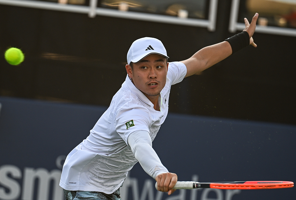 Wu Yibing of China competes in the Atlanta Open men's singles match against Taylor Fritz of the U.S. at the Atlantic Station in Atlanta, Georgia, July 27, 2023. /CFP 
