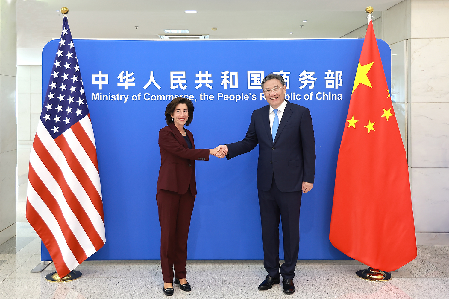 Chinese Commerce Minister Wang Wentao (R) shakes hands with U.S. Commerce Secretary Gina Raimondo in Beijing, China, August 28, 2023. /Chinese Ministry of Commerce