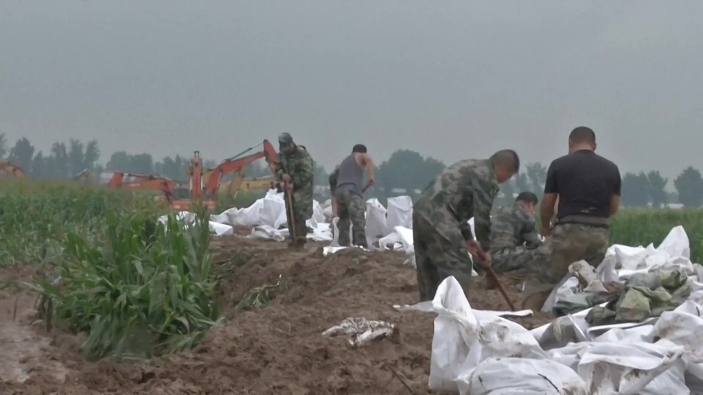 Live: Dam heightening and reinforcement work in north China's Tianjin