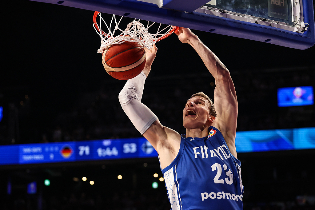 Lauri Markkanen of Finland dunks in the group game against Germany at the FIBA Basketball World Cup at Okinawa Arena in Okinawa, Japan, August 29, 2023. /CFP