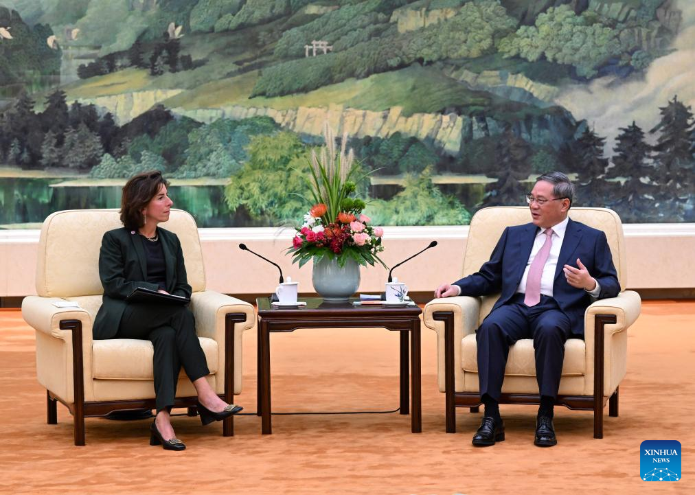 Chinese Premier Li Qiang (R) meets with U.S. Commerce Secretary Gina Raimondo in Beijing, China, August 29, 2023. /Xinhua