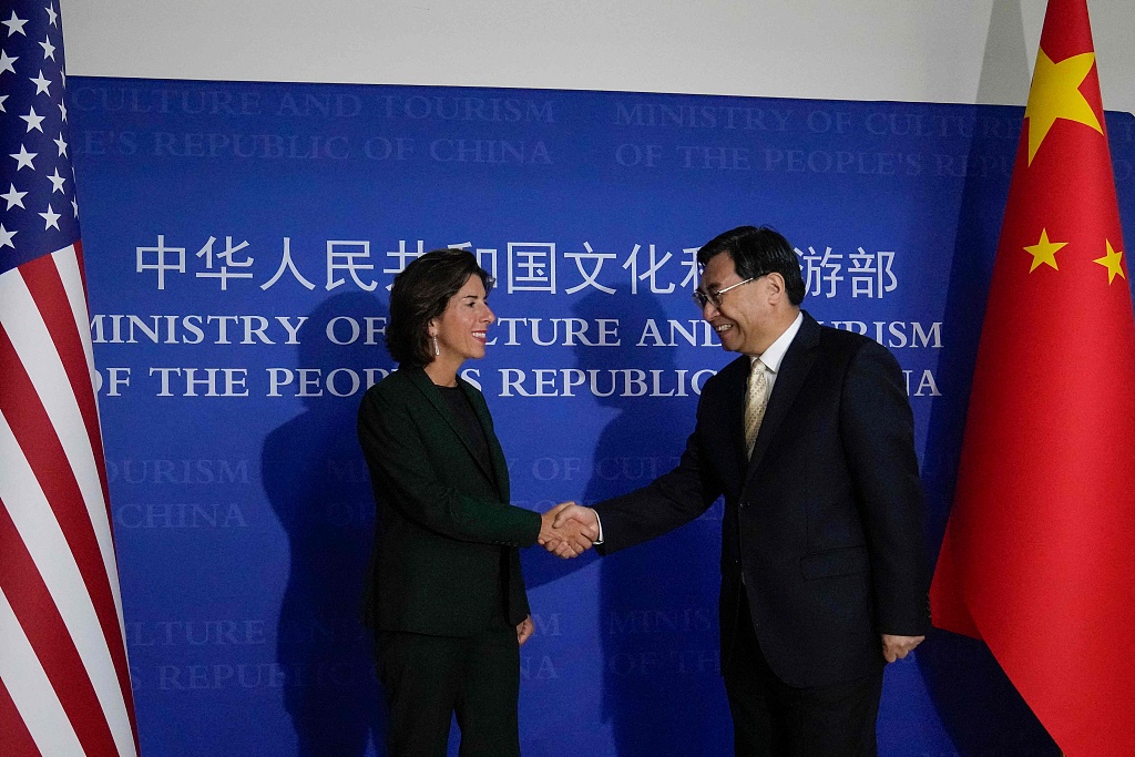 Chinese Minister of Culture and Tourism Hu Heping (R) meets with U.S. Commerce Secretary Gina Raimondo in Beijing, China, August 29, 2023. /CFP