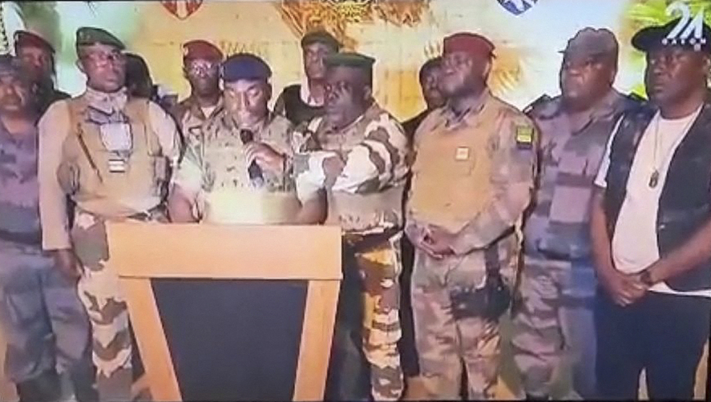 This video grab taken from Gabon 24 shows Gabonese soldiers appearing on television on August 30, 2023. /CFP