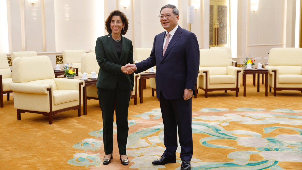 Chinese Premier Li Qiang shakes hands with U.S. Commerce Secretary Gina Raimondo at the Great Hall of the People in Beijing, China, August 29, 2023. /Xinhua