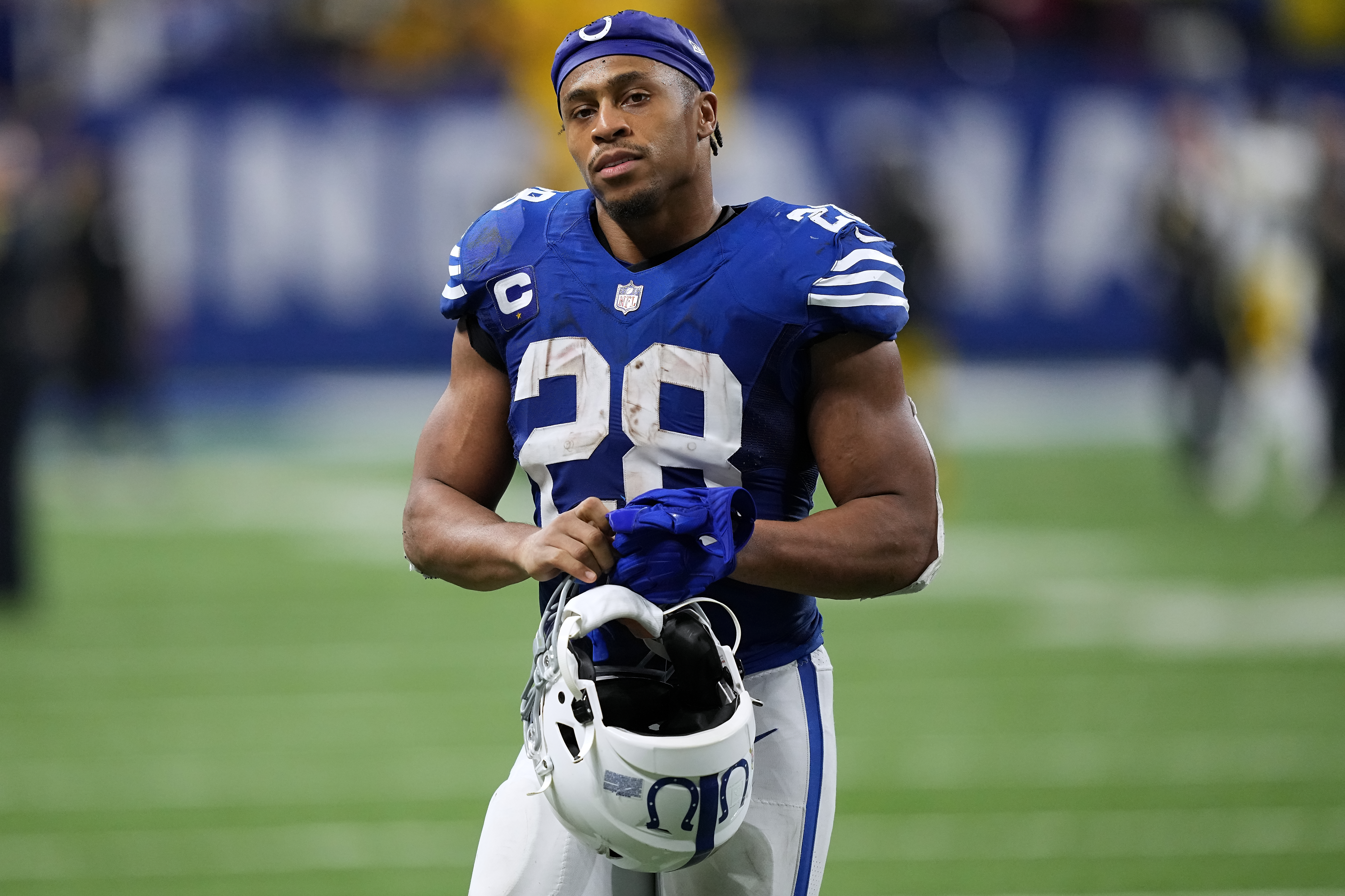 Running back Jonathan Taylor of the Indianapolis Colts looks on after the 24-17 loss against the Pittsburgh Steelers at Lucas Oil Stadium in Indianapolis, Indiana, November 28, 2022. /CFP