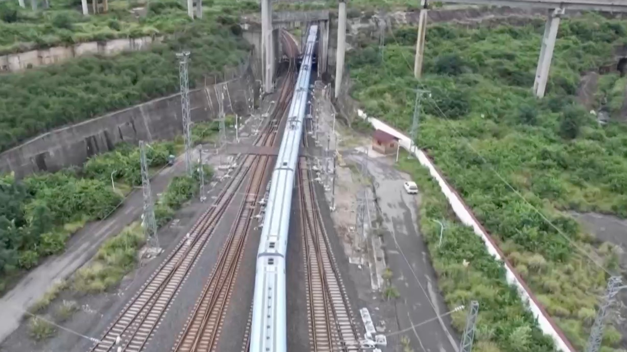 A Fuxing bullet train departs from Nanning City, the capital of south China's Guangxi Zhuang Autonomous Region, en route to Guiyang City, the capital of the southwestern province of Guizhou, August 31, 2023. /CMG