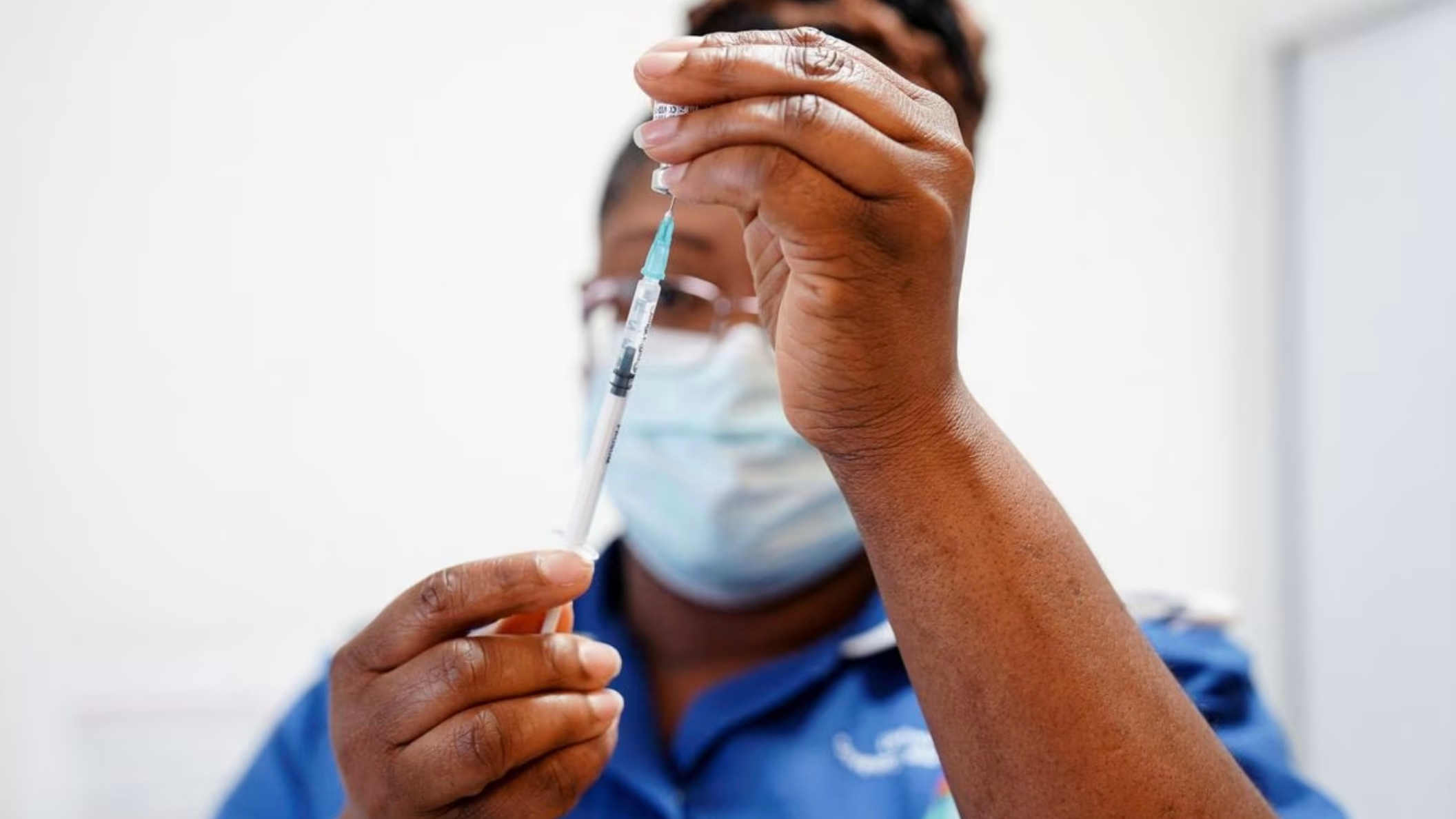 A nurse prepares a dose of a COVID-19 vaccine at the University Hospital Coventry, Britain, April 22, 2022. /Reuters