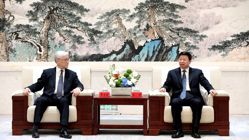 Song Tao (R), head of both the Taiwan Work Office of the Communist Party of China Central Committee and the Taiwan Affairs Office of the State Council, meets with Andrew Hsia, vice chairman of the Chinese Kuomintang (KMT) party, in the city of Yuncheng, Shanxi Province, northwest China, August 30, 2023. /Taiwan.cn