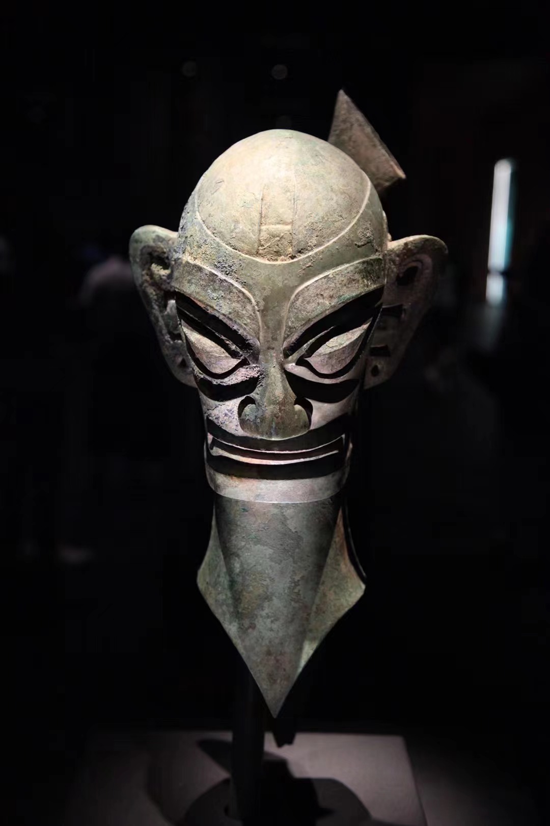 A bronze head is on display at the new building of the Sanxingdui Museum in Guanghan, Sichuan Province. /CGTN