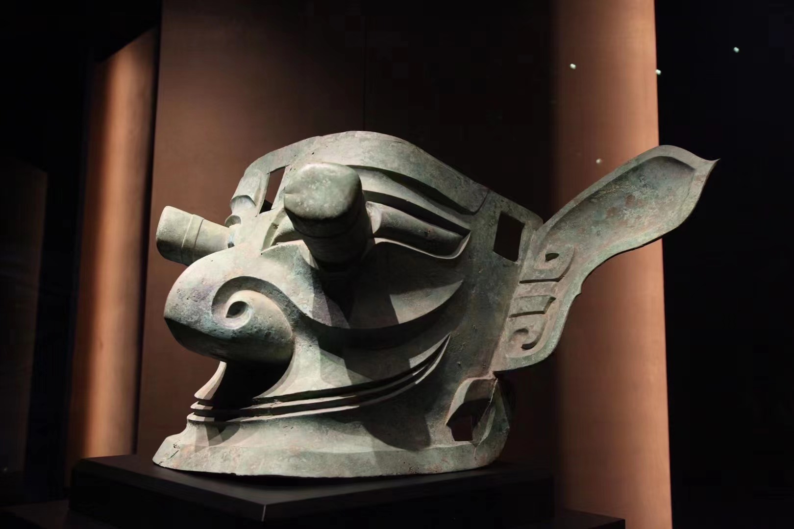 A bronze mask with protruding eyes is on display at the new building of the Sanxingdui Museum in Guanghan, Sichuan Province. /CGTN