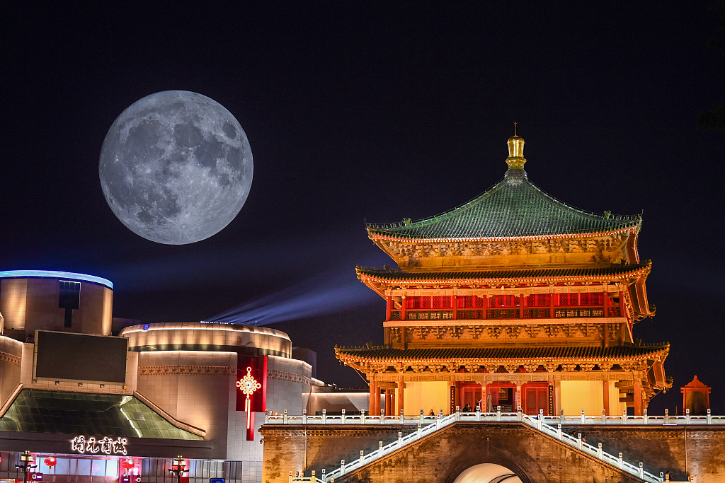 This double-exposure photo shows the blue supermoon above the Bell Tower in Xi'an, Shaanxi Province on August 30, 2023. /CFP