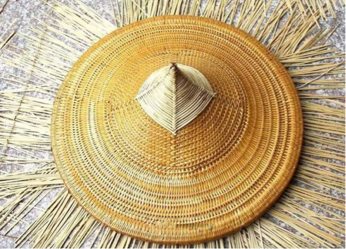 A photo shows a half-made Dongpo bamboo hat. /Photo provided to CGTN