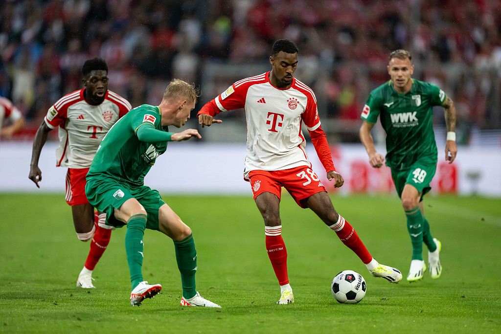 Ryan controls the ball in the Bundesliga game against Augsburg at Allianz Arena in Munich, Germany, August 27, 2023. /CFP 