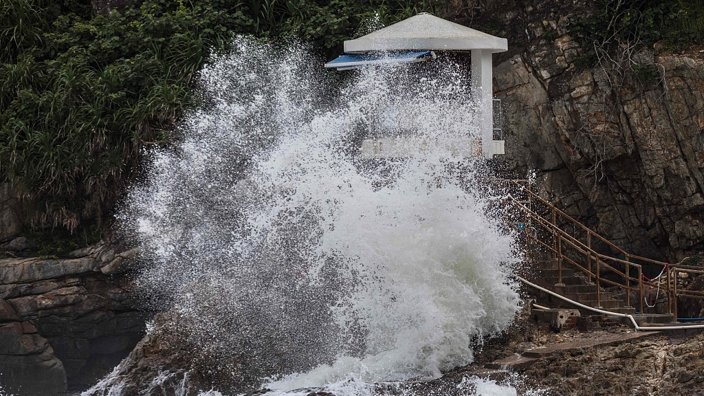 Waves generated by Typhoon Saola break next to a lifeguard tower at a beach in the Hong Kong SAR, September 1, 2023. /CFP