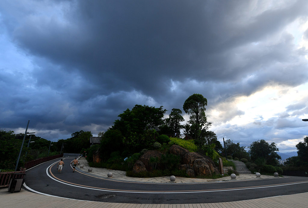 Cloud above Fuzhou City in southeast China's Fujian Province before Typhoon Saola arrives. /CFP