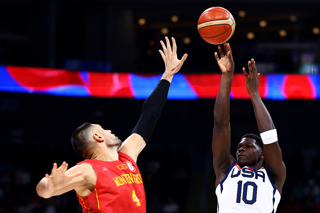 Anthony Edwards (#10) of Team USA shoots in the FIBA Basketball World Cup Round of 16 game against Montenegro at Mall of Asia Arena in Manila, the Philippines, September 1, 2023. /CFP