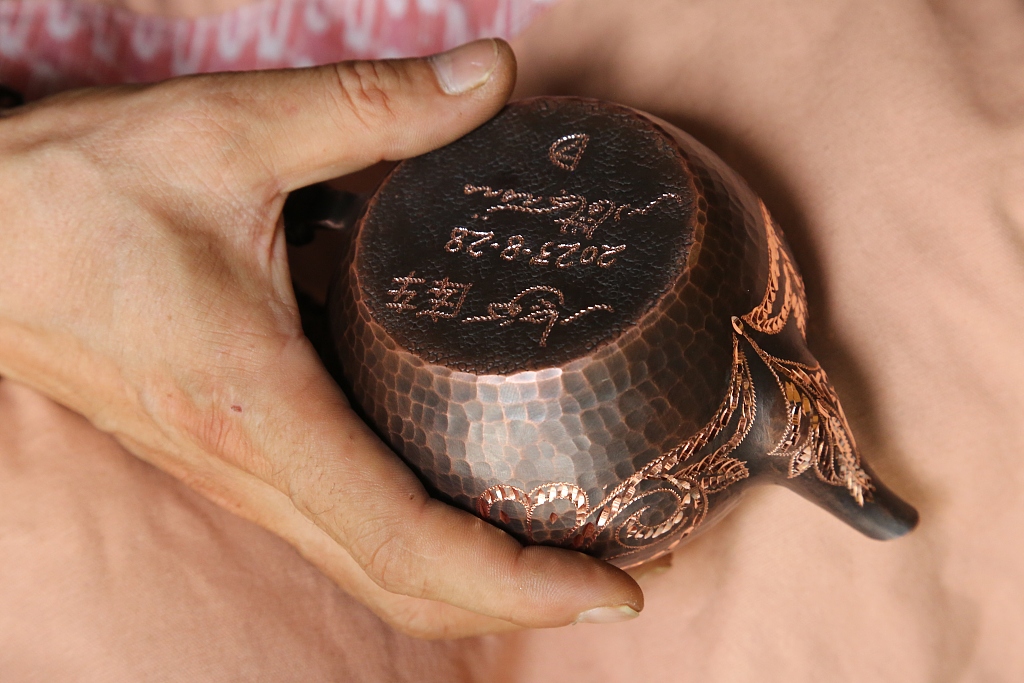 A photo taken on August 28, 2023 shows the detail of copperware in Kuqa of Aksu Prefecture in Xinjiang. /CFP