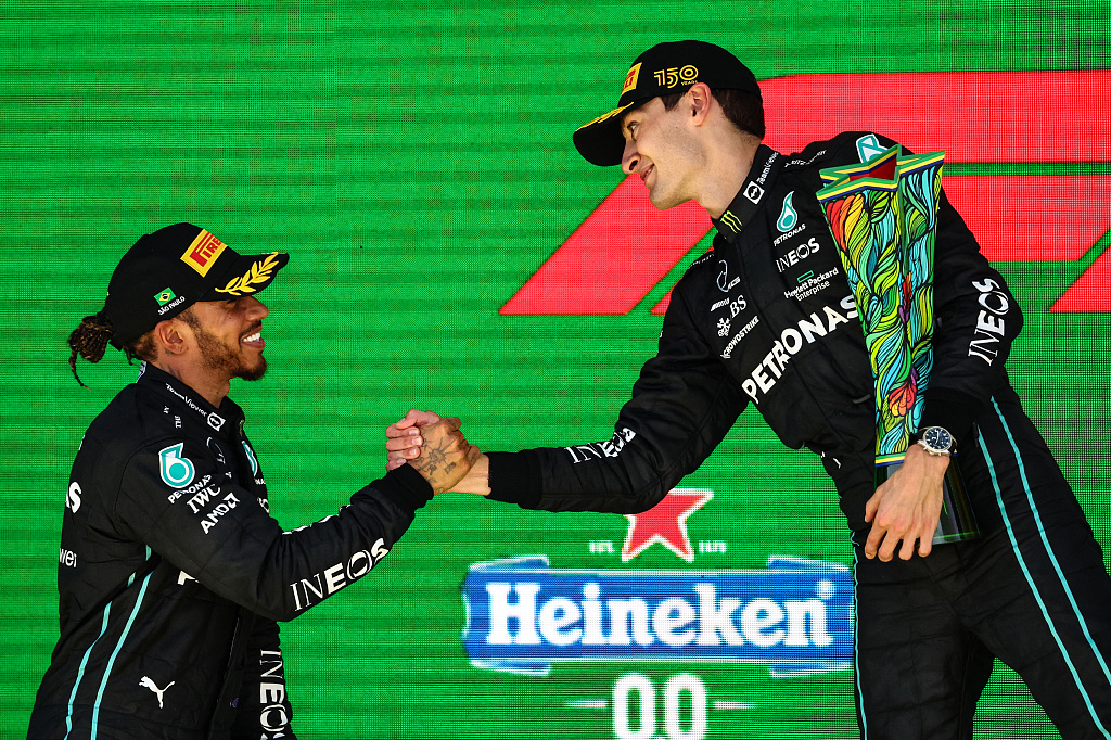 Second-placed Lewis Hamilton (L) and race winner George Russell, both from Mercedes, celebrate on the podium after the F1 Brazilian Grand Prix in Sao Paulo, Brazil, November 13, 2022. /CFP
