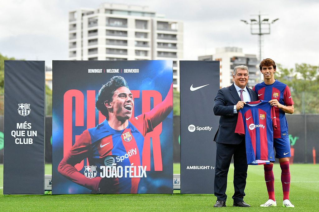 Portuguese forward Joao Felix (R) poses with FC Barcelona president Joan Laporta during his official presentation as new player of the club at the Joan Gamper training ground in Sant Joan Despi, Spain, September 2, 2023. /CFP