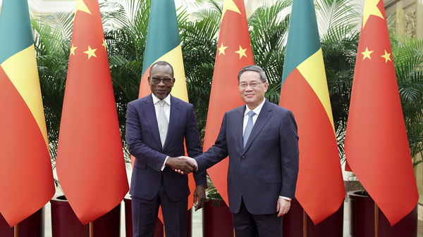 Chinese Premier Li Qiang (R) shakes hands with President of the Republic of Benin Patrice Athanase Guillaume Talon in Beijing, China, September 1, 2023. /Xinhua
