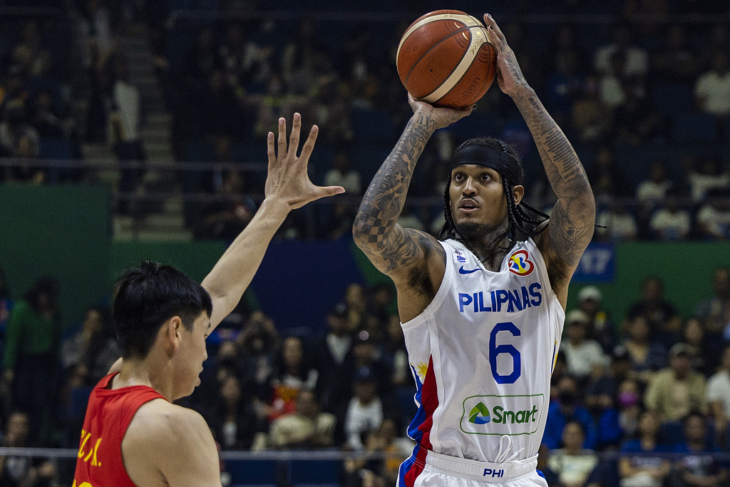 Jordan Clarkson (#6) of the Philippines shoots in the FIBA Basketball World Cup Classification Round game against China at Smart Araneta Coliseum in Quezon City, the Philippines, September 2, 2023. /CFP