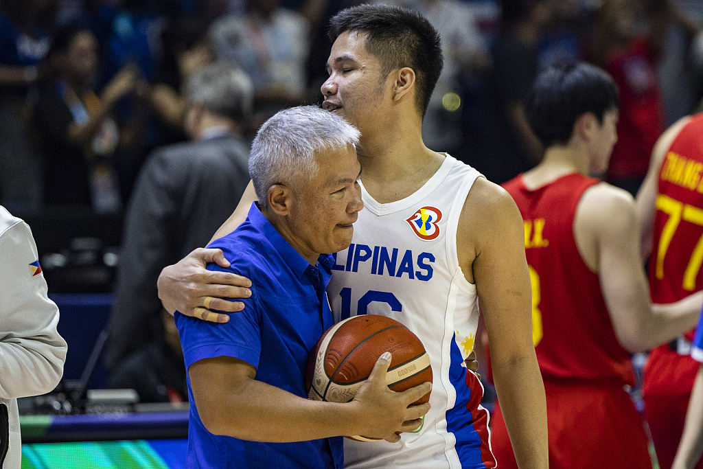 Chot Reyes (L), head coach of the Philippines, hugs his player after the 96-75 win over China in the FIBA Basketball World Cup Classification Round game at Smart Araneta Coliseum in Quezon City, the Philippines, September 2, 2023. /CFP